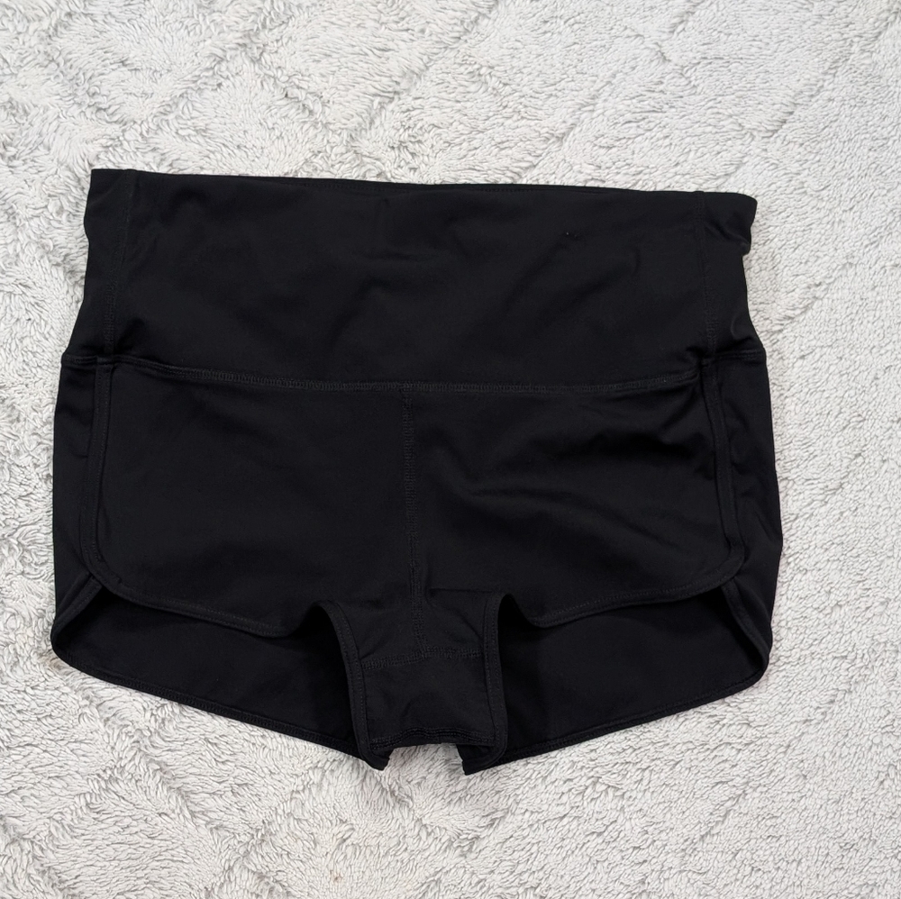 Vuori Women's Classic Black Skorts